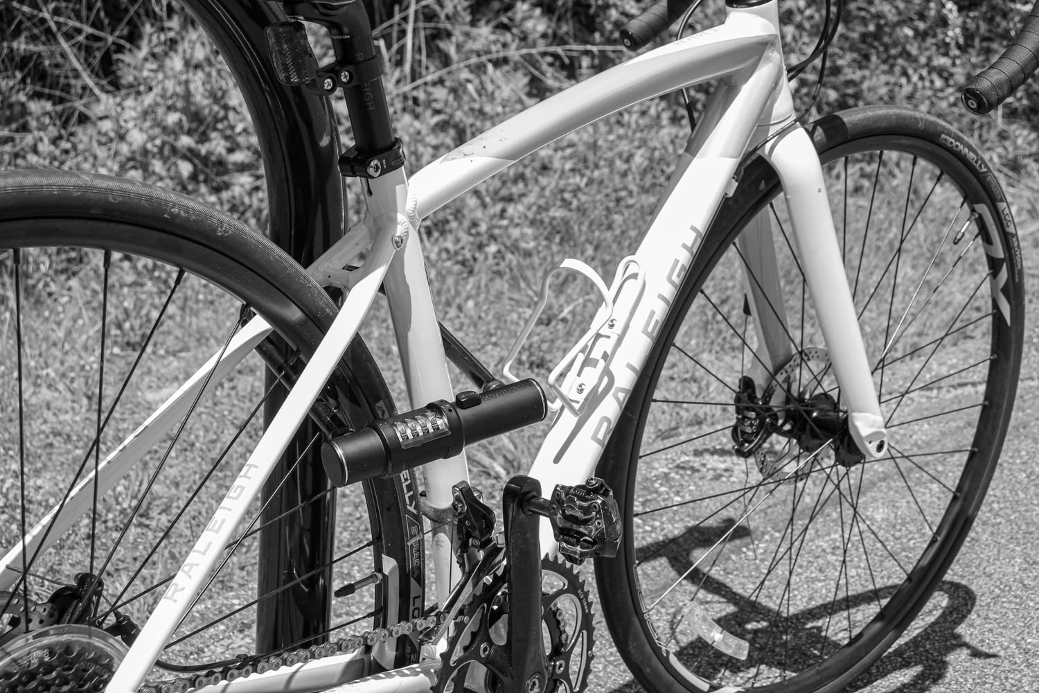 Kryptonite Combo Bike U-Lock Standard, Anti-Theft Security Bicycle Lock, 12mm Steel Shackle, 4-Digit Resettable Combination U Lock for Scooter Road Mountain Bikes Kryptonite