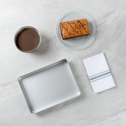 Restaurantware-Met Lux 13 x 9 x 2 Inch Straight-Sided Baking Tin, 1 Rectangular Cake Pan - Oven-Ready, Freezable, Anodized Aluminum Baking Sheet Cake Pan, Greaseproof, for Birthday