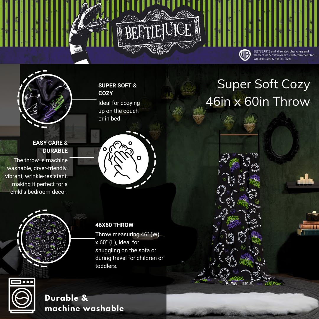 Couverture jeté en peluche ultra douce et confortable Franco Collectibles Beetlejuice Halloween Goth Strange & Unusual, 46 po x 60 po, (produit sous licence officielle)
