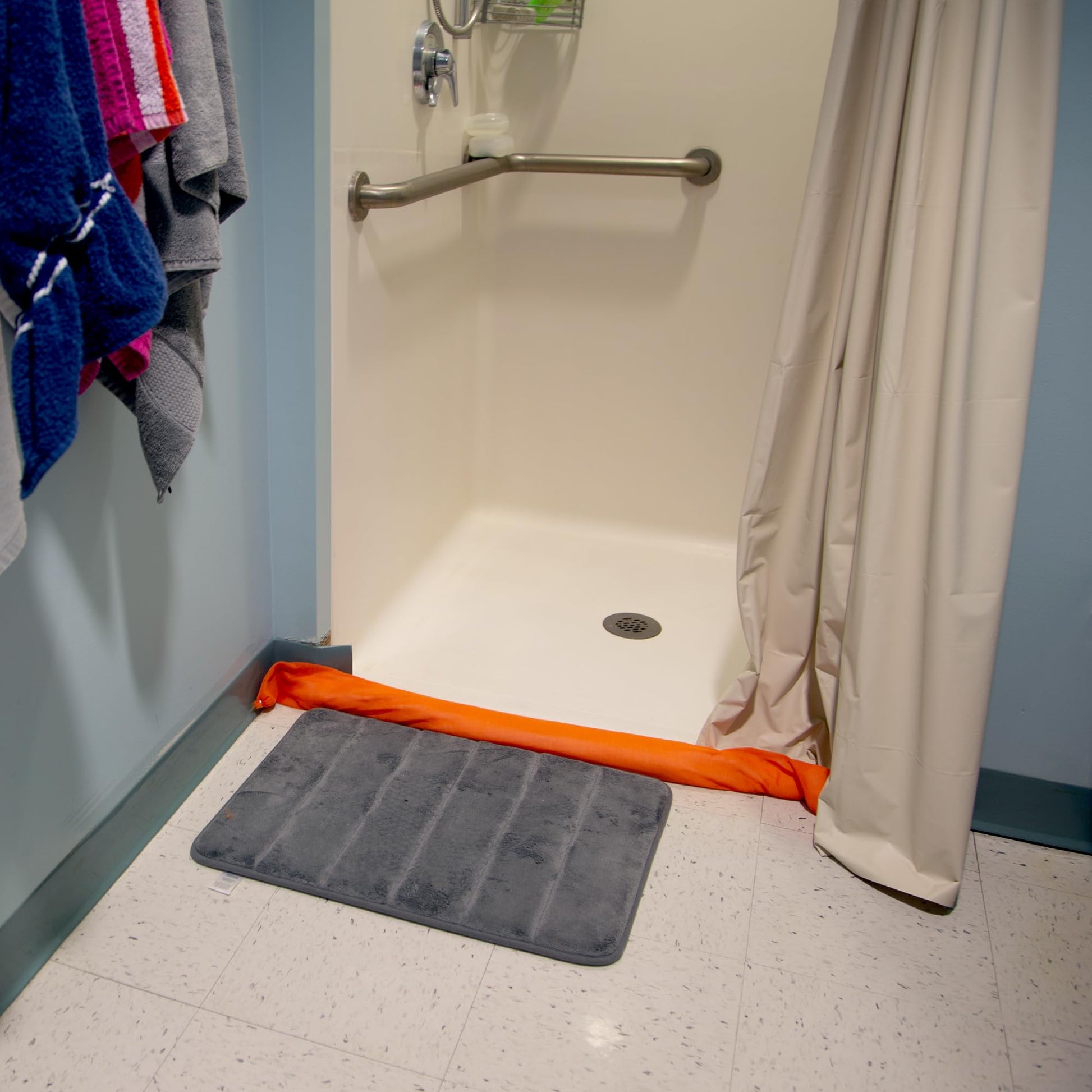 Quick Dam Indoor Water Dams – 5 Pack, 4ft Barriers for Leak and Spill Control – Absorbs Water on Contact – Expands to 2.5” Height – Ideal for Basements, Appliances, Doorways, and More Quick Dam