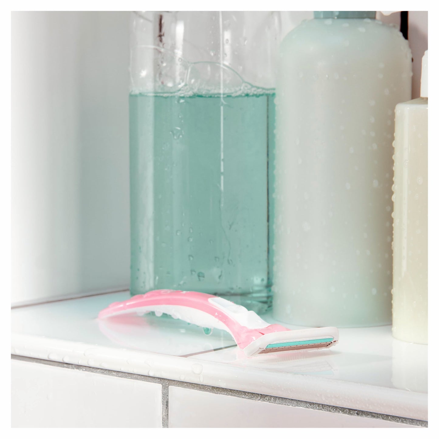 Gillette Venus Sensitive Disposable Razors for Women with Sensitive Skin, Delivers Close Shave with Comfort, 15 Count (Pack of 1) - Available at All In One Marketplace Canada