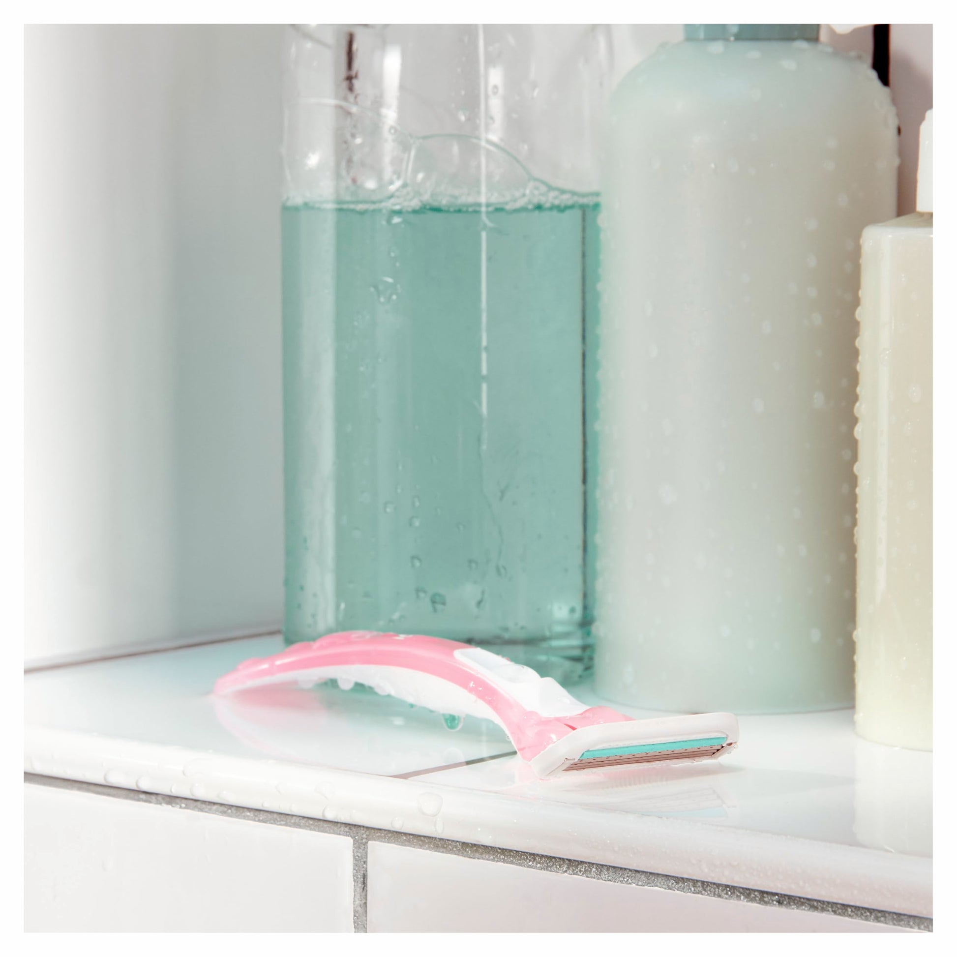 Gillette Venus Sensitive Disposable Razors for Women with Sensitive Skin, Delivers Close Shave with Comfort, 15 Count (Pack of 1) - Available at All In One Marketplace Canada