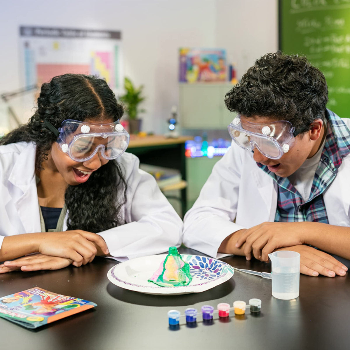Crayola 04-5176 Colour Chemistry Lab Set, STEAM, Holiday Toys, DIY, Science Projects, Gift for Boys and Girls, Kids, Ages 8, 9, 10 and Up Arts and Craft, Gifting 🍁 All In One Marketplace Canada