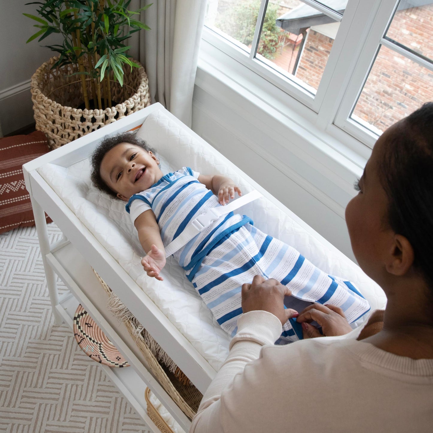 Summer by Ingenuity Contoured Changing Pad Includes Waterproof Changing Liner and Safety Fastening Strap with Quick-Release Buckle Ingenuity