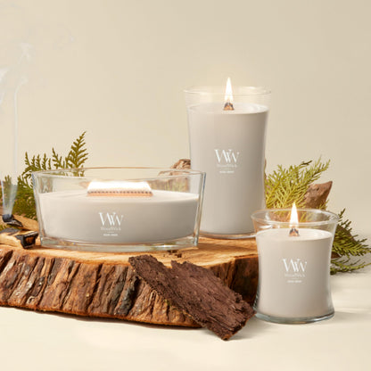 Bougie parfumée WoodWick en forme de sablier, Wood Smoke, 609,5 g, grande taille, jusqu'à 130 heures de combustion, bougie d'automne avec mèche crépitante, mélange de cire de soja, bougie d'Halloween