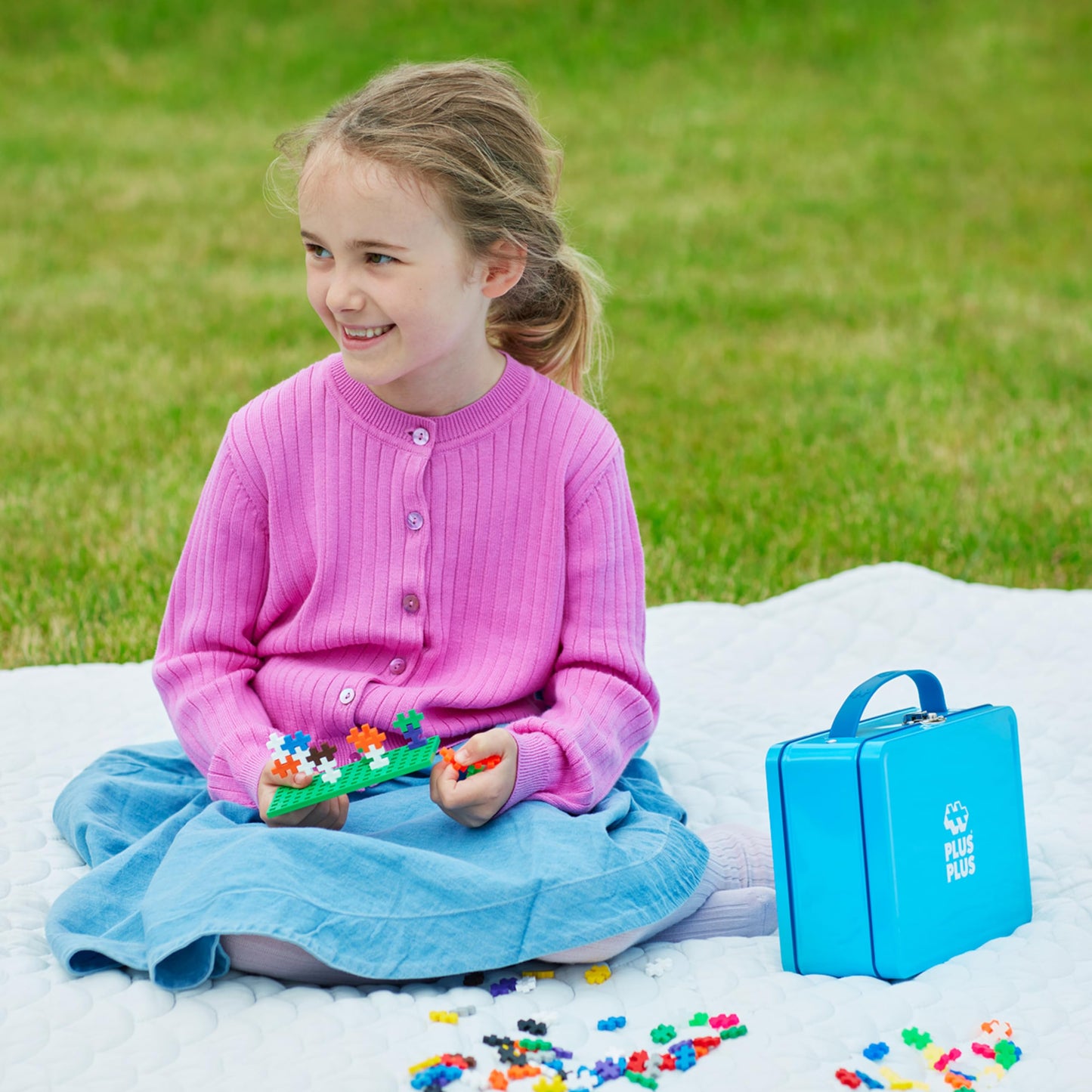 PLUS PLUS - 600 Pcs 12 x 20 mm Blue Metal Travel Case Building Blocks PLUS PLUS