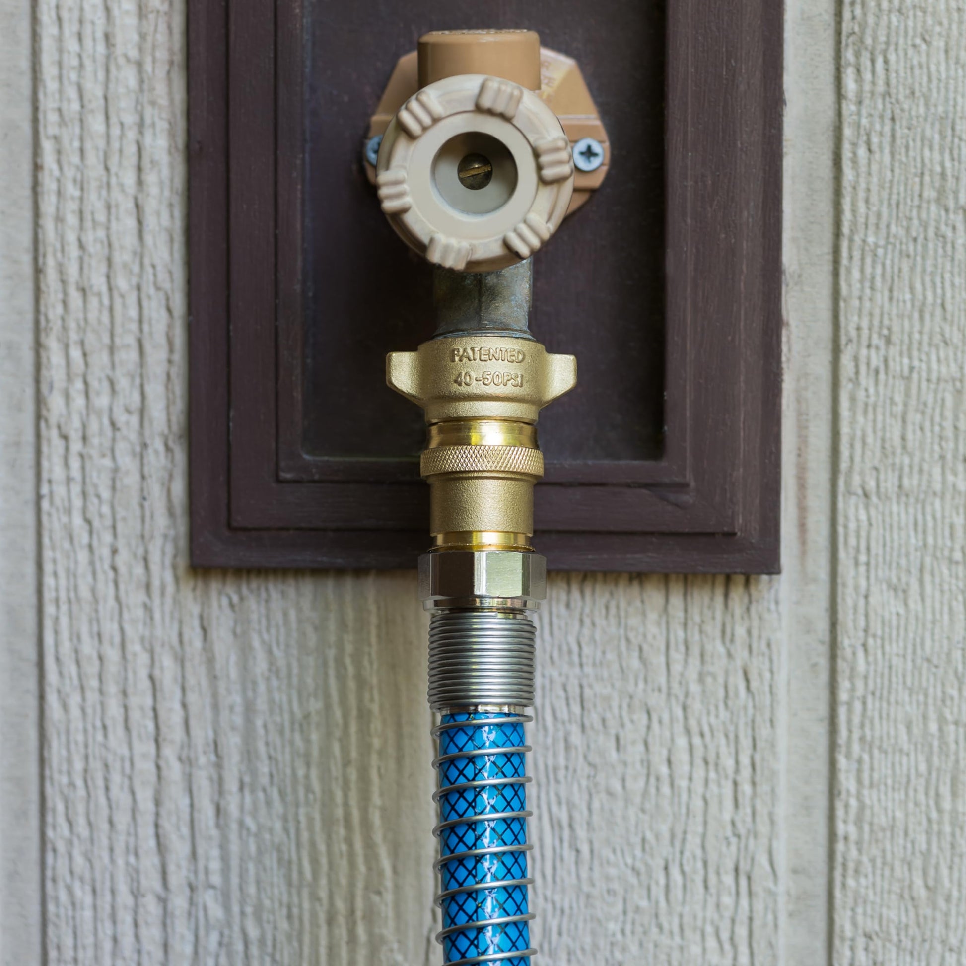 Camco Brass Camper/RV Water Pressure Regulator – Protects RV Kitchen Small Appliances, Plumbing & Hoses – Reduces RV Water Pressure to Safe & Consistent 40-50 PSI – Drinking Water Safe (40055)