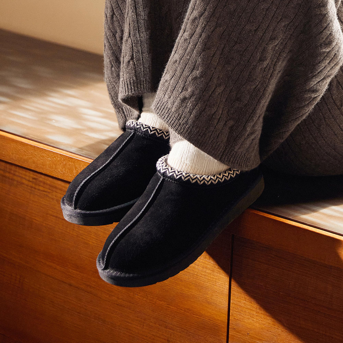 DREAM PAIRS Women's Slippers Genuine Suede,Black,8.5 🍁 All In One Marketplace Canada