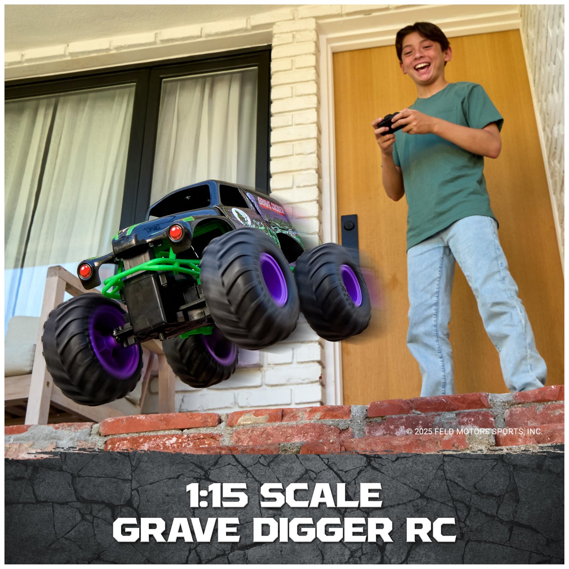 Monster Jam Smash & Bash Grave Digger RC Truck 1:15 Scale Vehicle Monster Jam