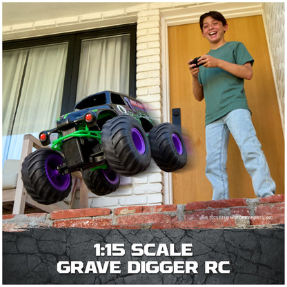 Monster Jam Smash & Bash Grave Digger RC Truck 1:15 Scale Vehicle Monster Jam
