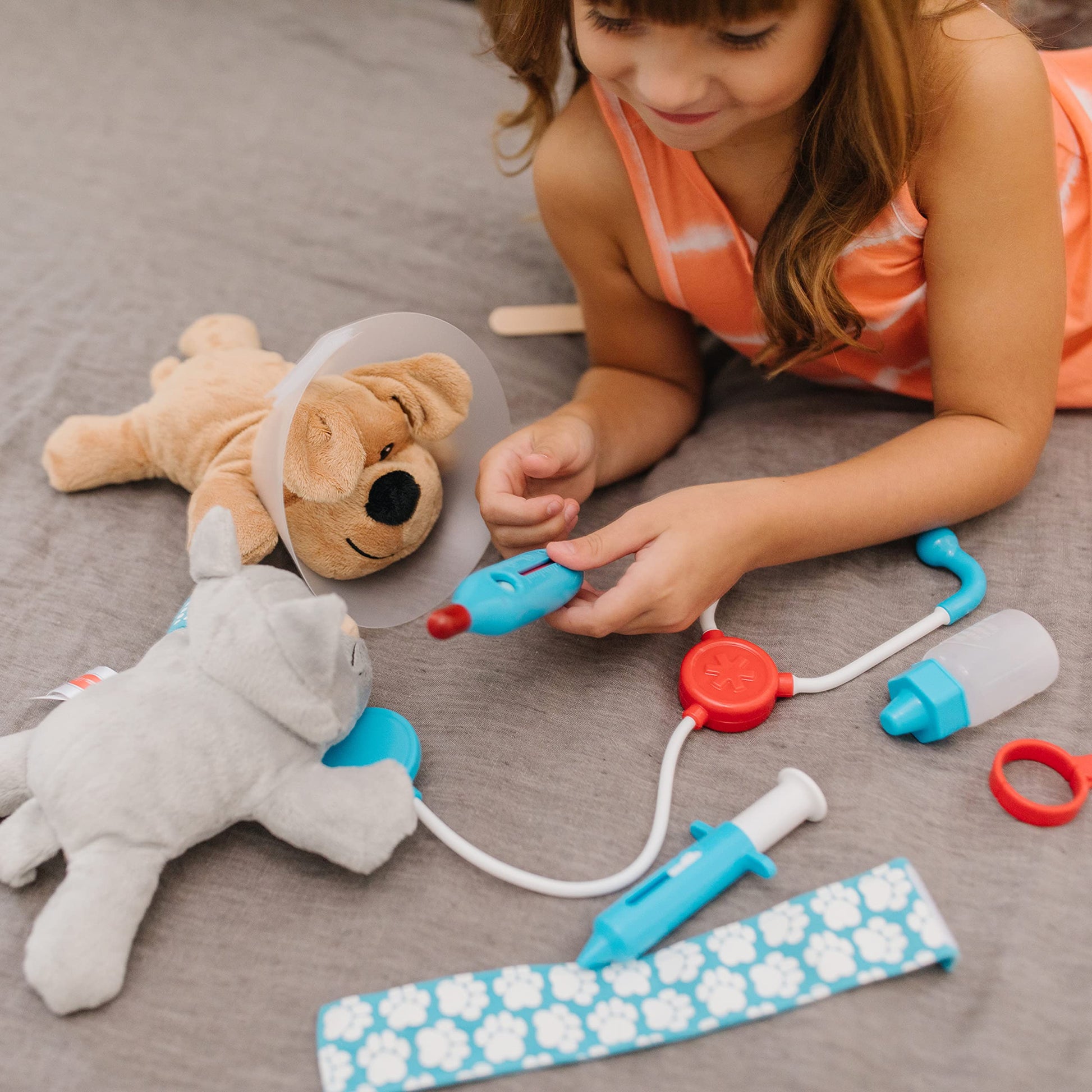 Melissa & Doug Examine and Treat Pet Vet Play Set, 24-Piece Animal Doctor Playset with Dog & Cat Plushies, Pet Doctor Kit & Accessories, Preschool Toys for Girls & Boys Ages 3+ Melissa & Doug