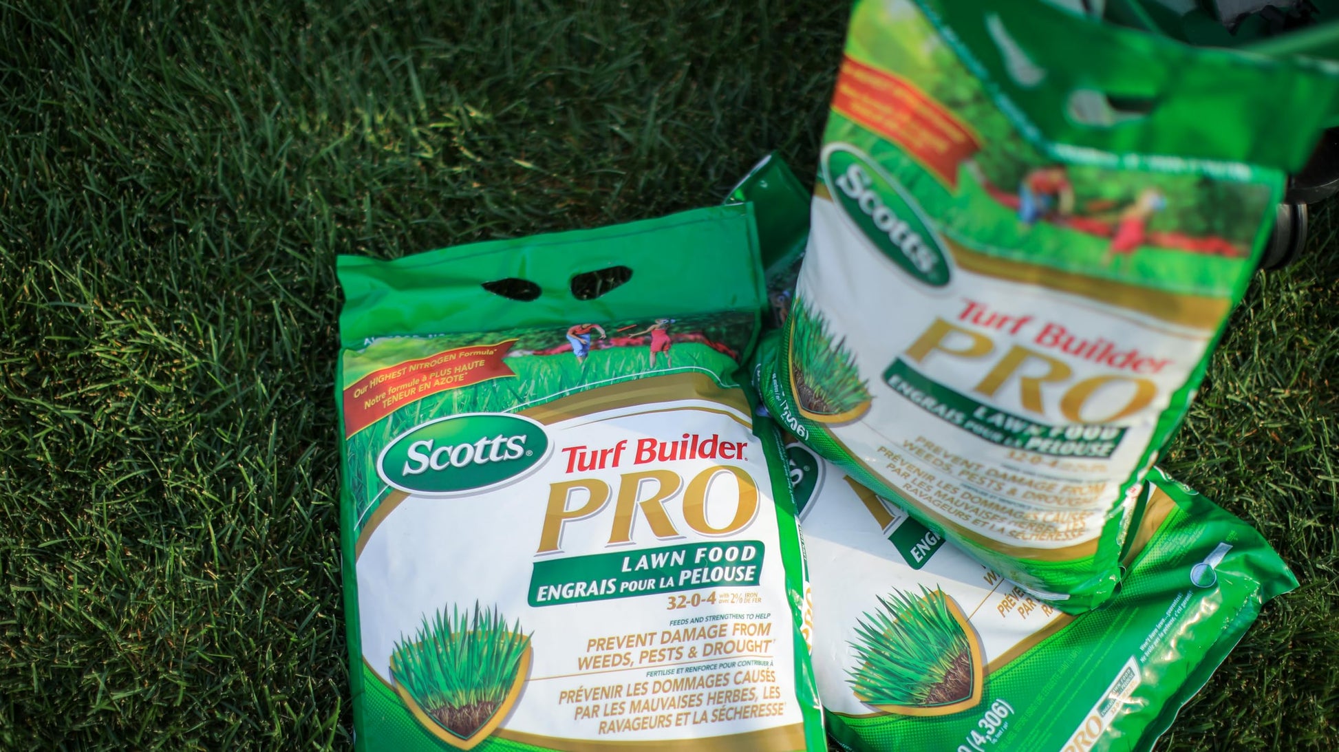 Scotts Turf Builder Pro Lawn Food 32-0-4 5.2kg (400m² Coverage), Lawn Fertilizer Scotts