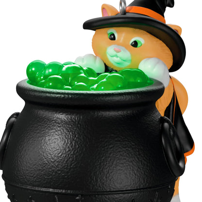 Ornement Hallmark Keepsake Halloween 2026, Édition spéciale Mischievous Kittens Orange Cat Energy, Décorations d'Halloween