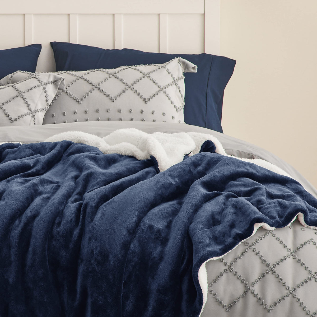 Bedsure Reversible Twin Sherpa Blanket for Bed, Navy, 60x80 Inch 🍁 All In One Marketplace Canada