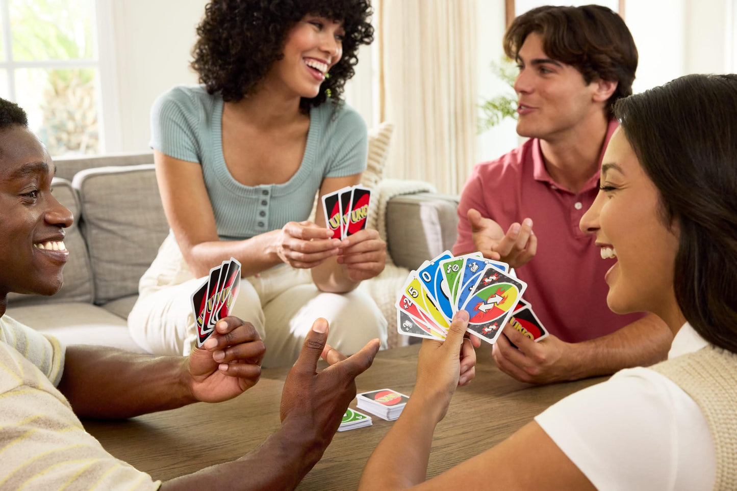 Jeu de cartes UNO Mattel Games avec 2 paquets d'extension et une boîte de rangement en métal