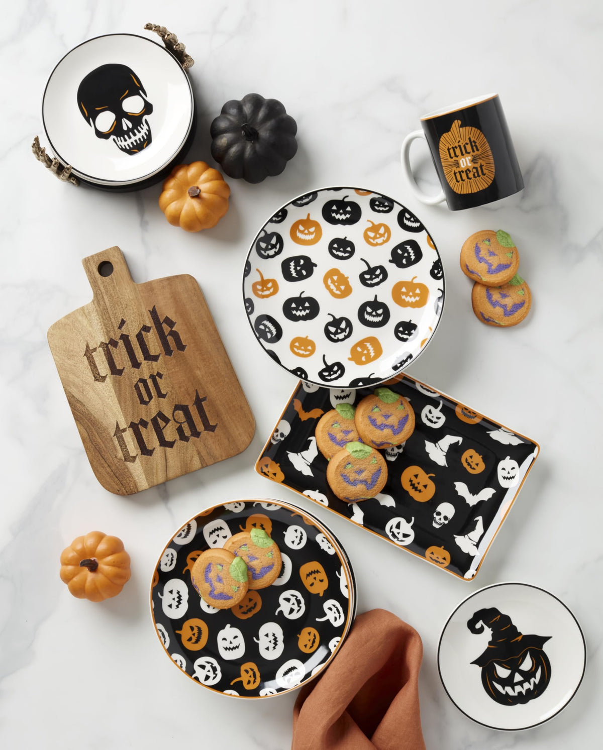 Oneida Serveware, Trick-or-Treat Cheese Board, Made of Acacia Wood, Cheese Server, Halloween Decor Indoor, Perfect for Halloween Party, Fall Decor for Home, Hand Wash Only (1 Piece, 9.6 x 6.8-inch)