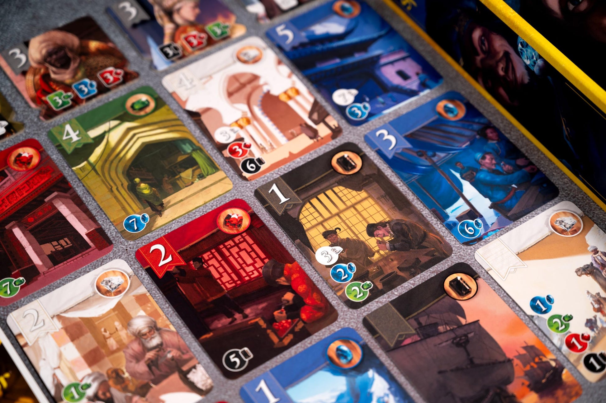 Splendor (Bilingual French/English Version) - A Game by Asmodee Space Cowboys