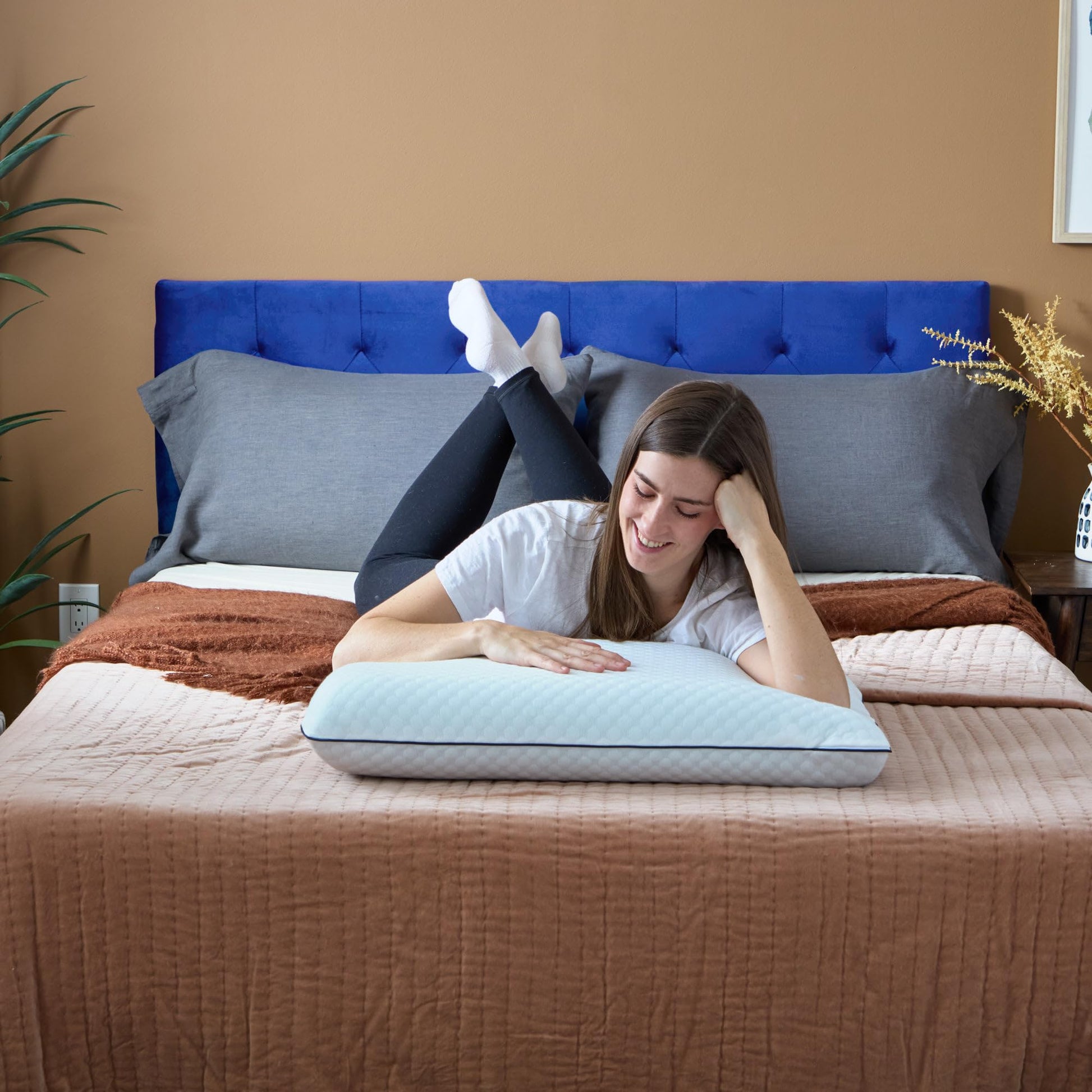 WEEKENDER Ventilated Gel Memory Foam Pillow - Washable Cover , White, Standard (Pack of 1) WEEKENDER