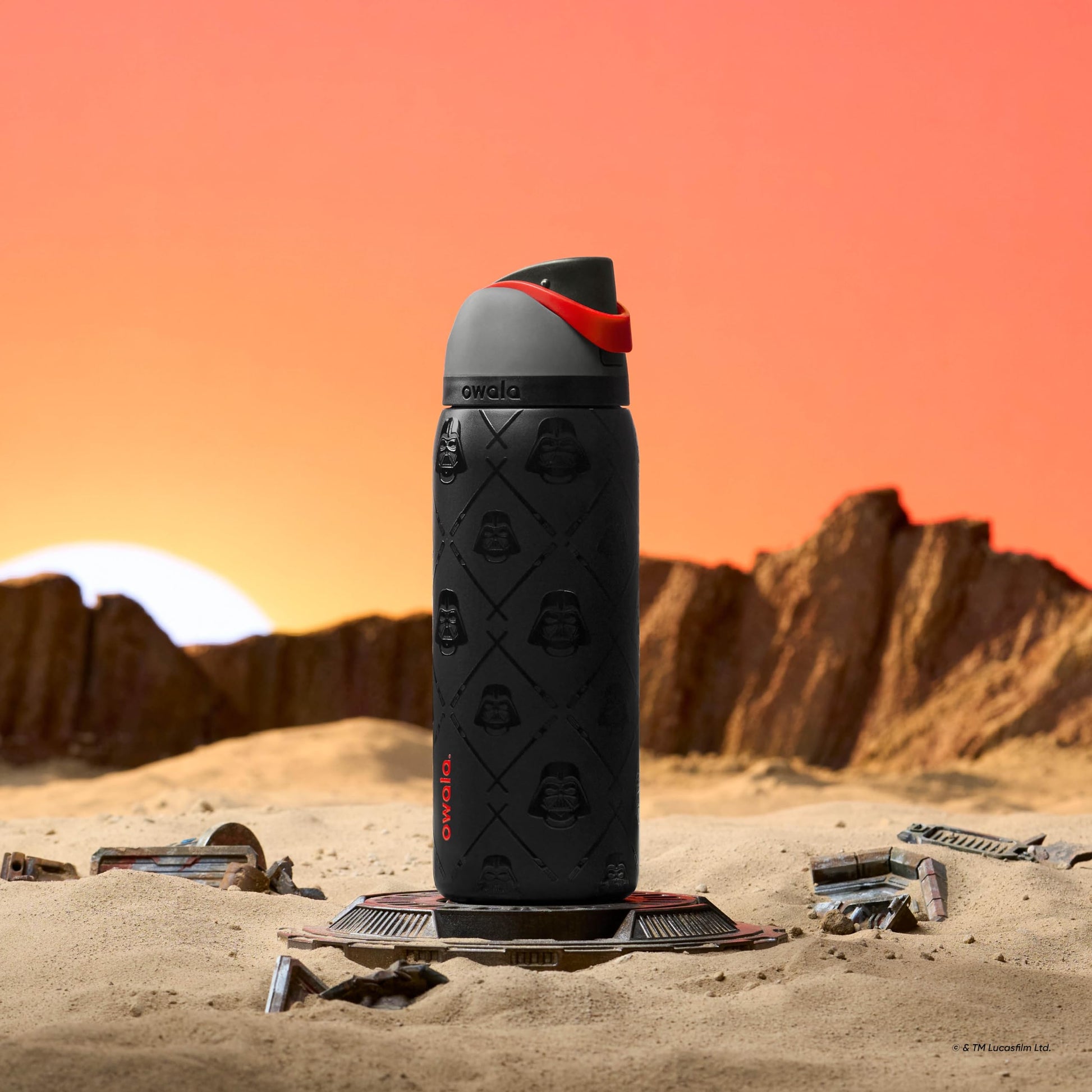Star Wars Owala FreeSip Insulated Stainless Steel Water Bottle with Straw, BPA-Free Sports Water Bottle, Great for Travel, 32 Oz, Darth Vader Owala