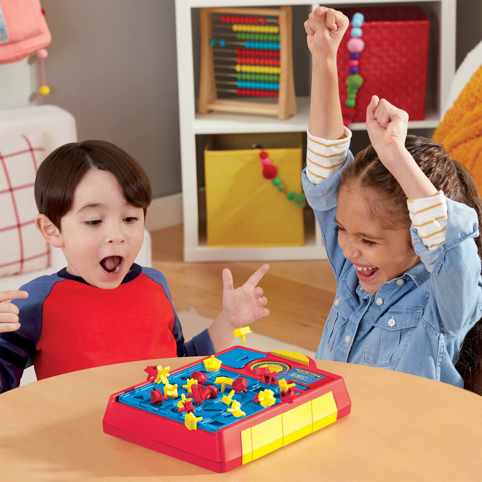 Perfection Game for Kids Ages 5 and Up, Pop Up Game, Customize The Tray for Over 250 Combinations, Kids Games, Games for 1+ Players (English & French) Hasbro
