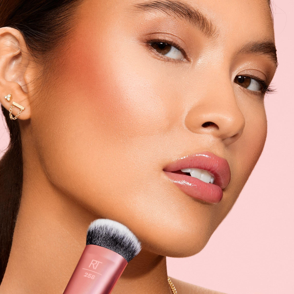 Real Techniques Face Base Makeup Brush Kit, For Concealer, Foundation, & Contour, Works With Liquid, Cream & Powder Products, For Blending & Buffing, Makeup Brush Set for Sculpting, 4 Piece Set