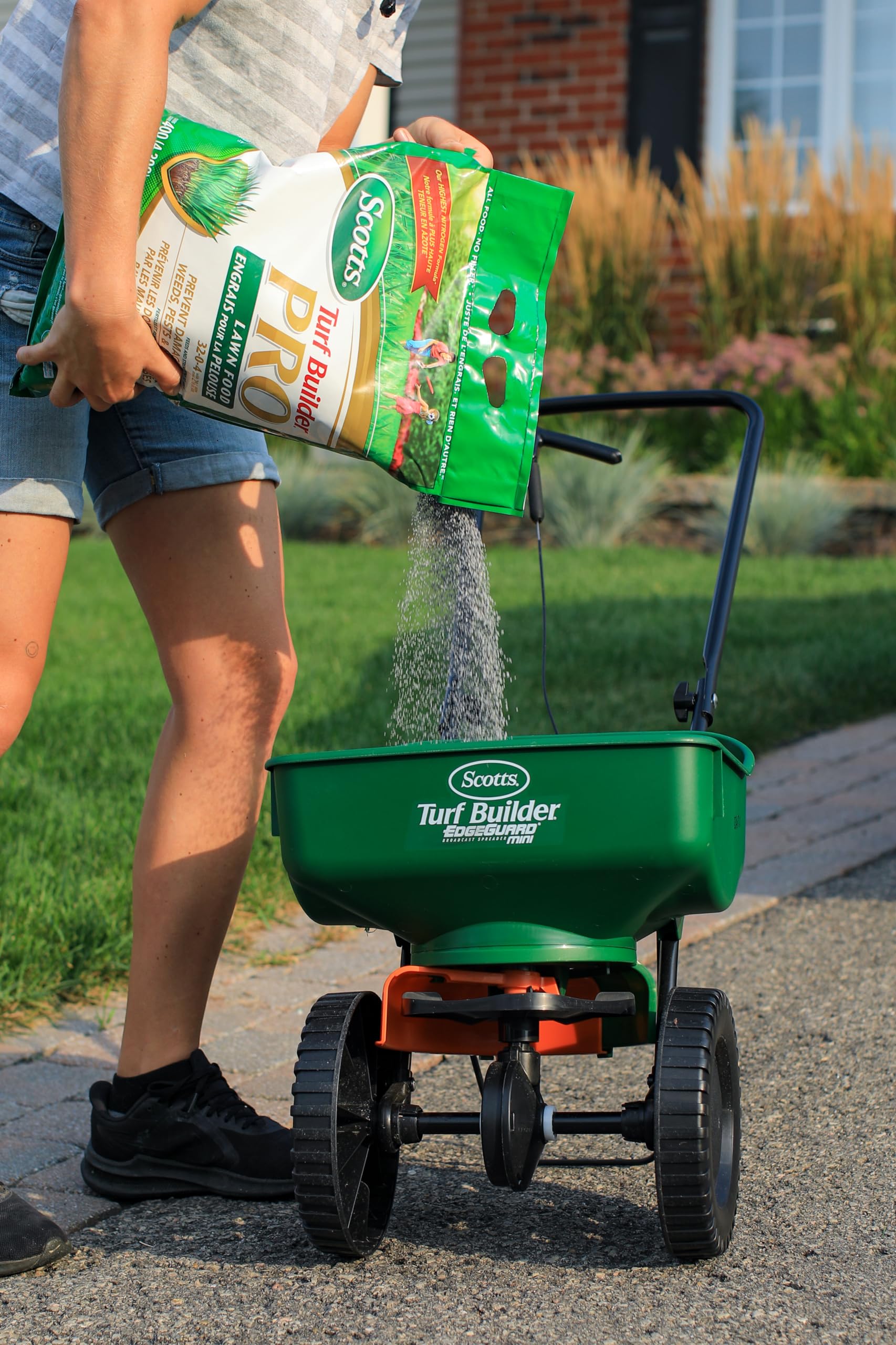 Scotts Turf Builder Pro Lawn Food 32-0-4 5.2kg (400m² Coverage), Lawn Fertilizer Scotts