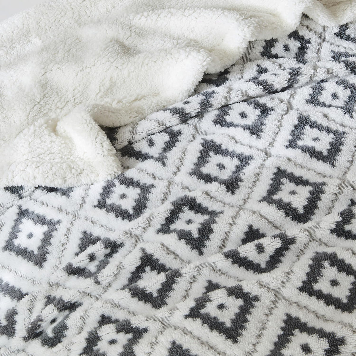 Lotus Karen Sherpa Throw Blankets for Couch Thick and Warm Blanket for Winter Soft Fuzzy Cozy Fluffy Blanket for Sofa Diamond Jacquard Grey 50"x60" 🍁 All In One Marketplace Canada