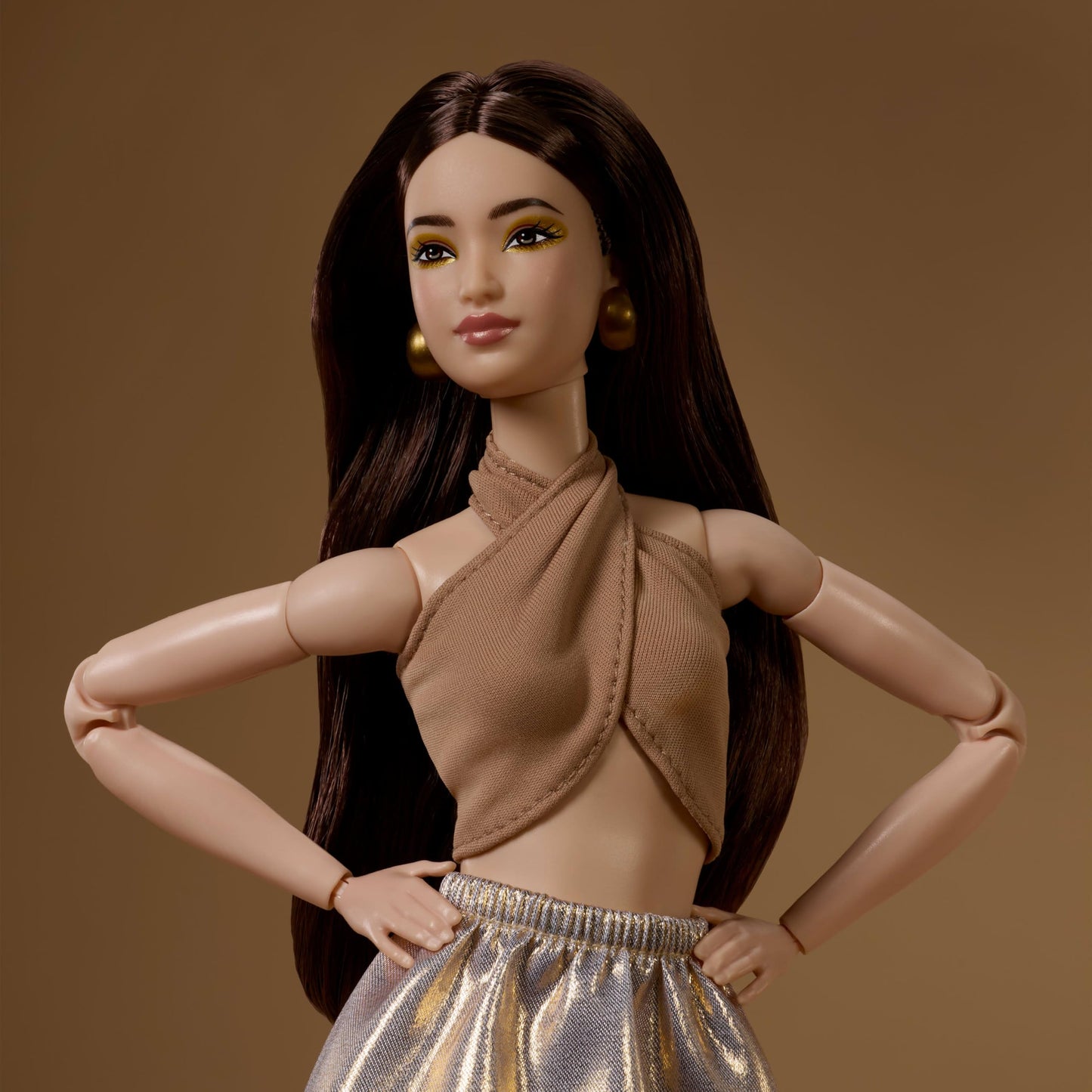Mattel Barbie Basics Model Collector Fashion Doll 06 with Brunette Hair, Shimmery Golden Skirt & Halter, Universal-fit Fashions, Posable Body 🍁 All In One Marketplace Canada
