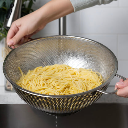 Fox Run Stainless Steel Colander, Large 5 Quart Pasta Strainer with Handles