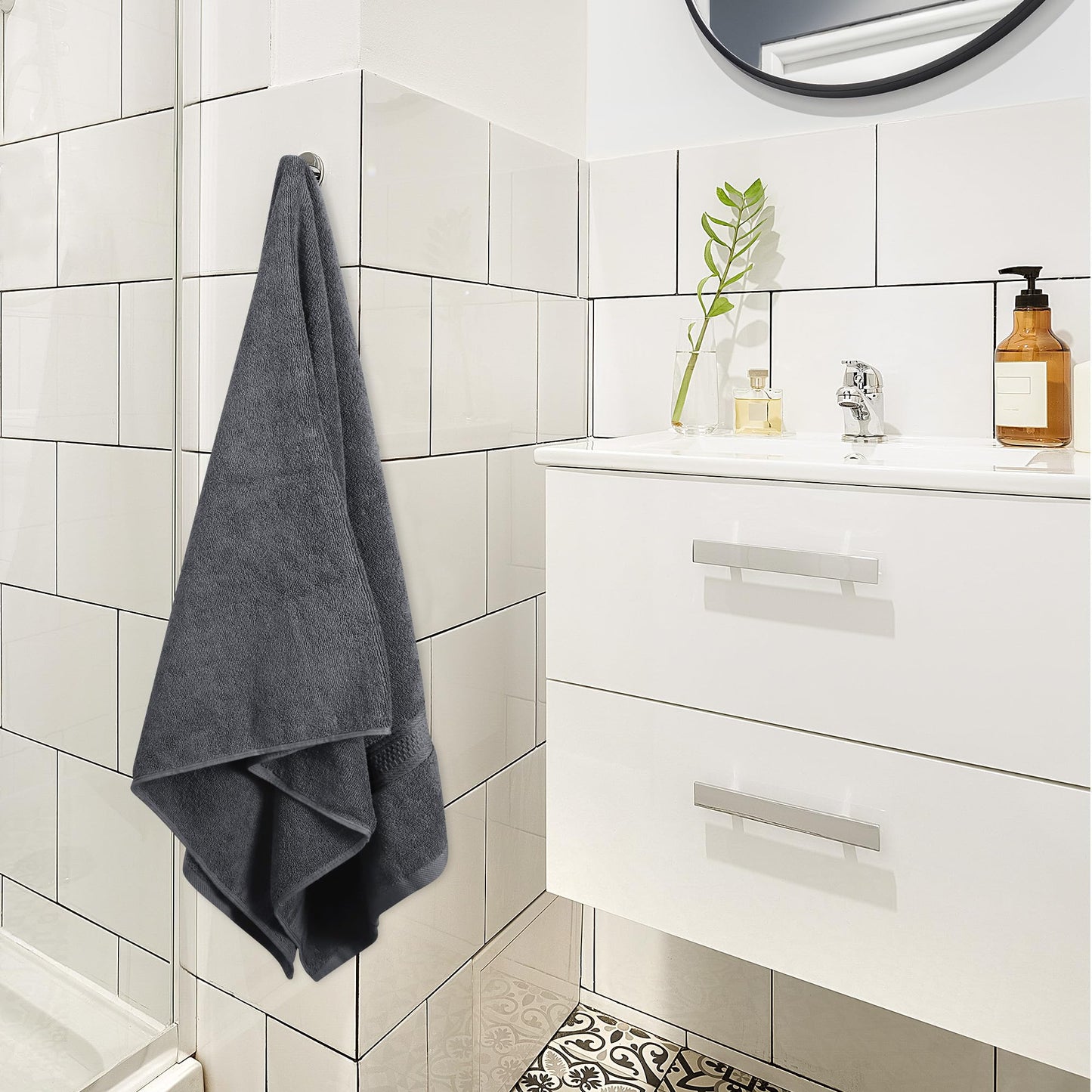 Utopia Towels 4 Pack Premium Bath Towels Set, 27 by 54 Inches, 100% Ring Spun Cotton 600GSM, Lightweight and Highly Absorbent Quick Drying Towels, Perfect for Daily Use, Grey - Available at All In One Marketplace Canada
