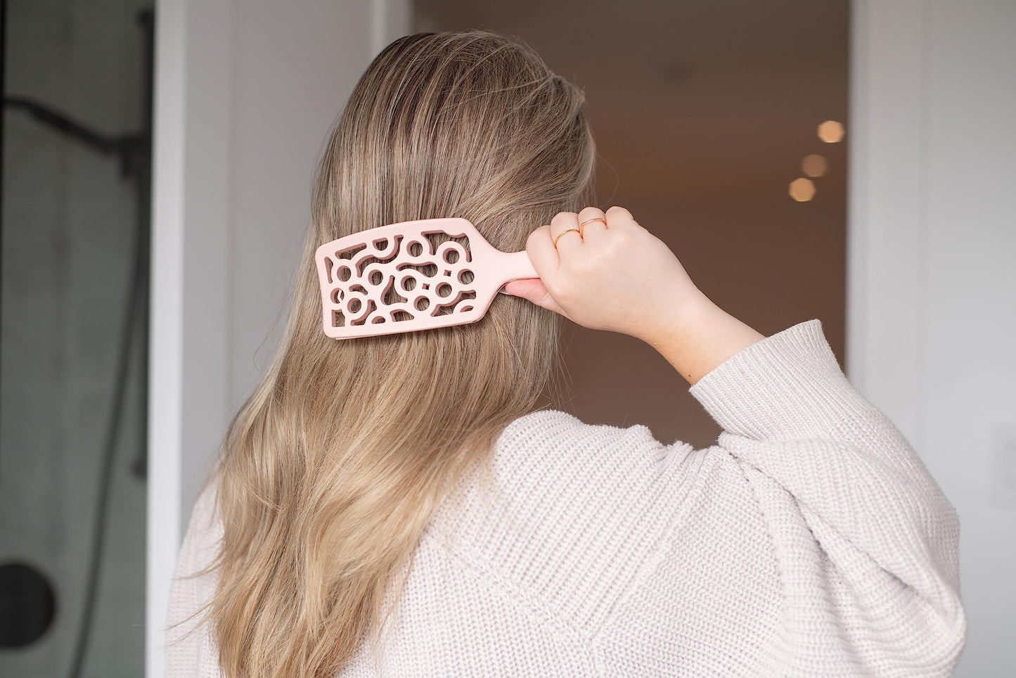 FRAMAR Professional Wet Hair Brush - Vented Hair Brush For Women, Curved Hair Detangler, Brosse a Cheveux, Curly Hair Brush Hair Dryer, Detangling Hair Brush (Champagne)