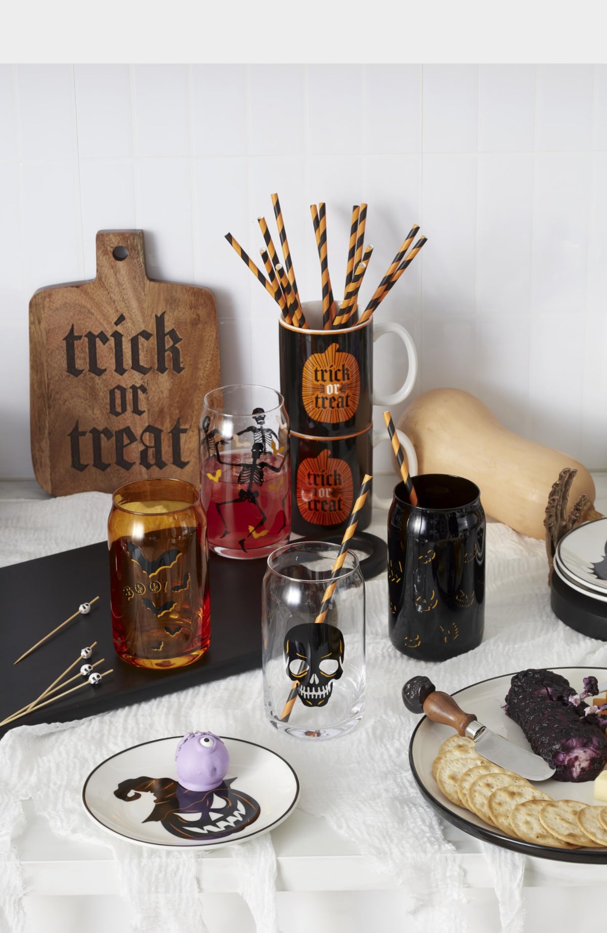 Oneida Serveware, Trick-or-Treat Cheese Board, Made of Acacia Wood, Cheese Server, Halloween Decor Indoor, Perfect for Halloween Party, Fall Decor for Home, Hand Wash Only (1 Piece, 9.6 x 6.8-inch)