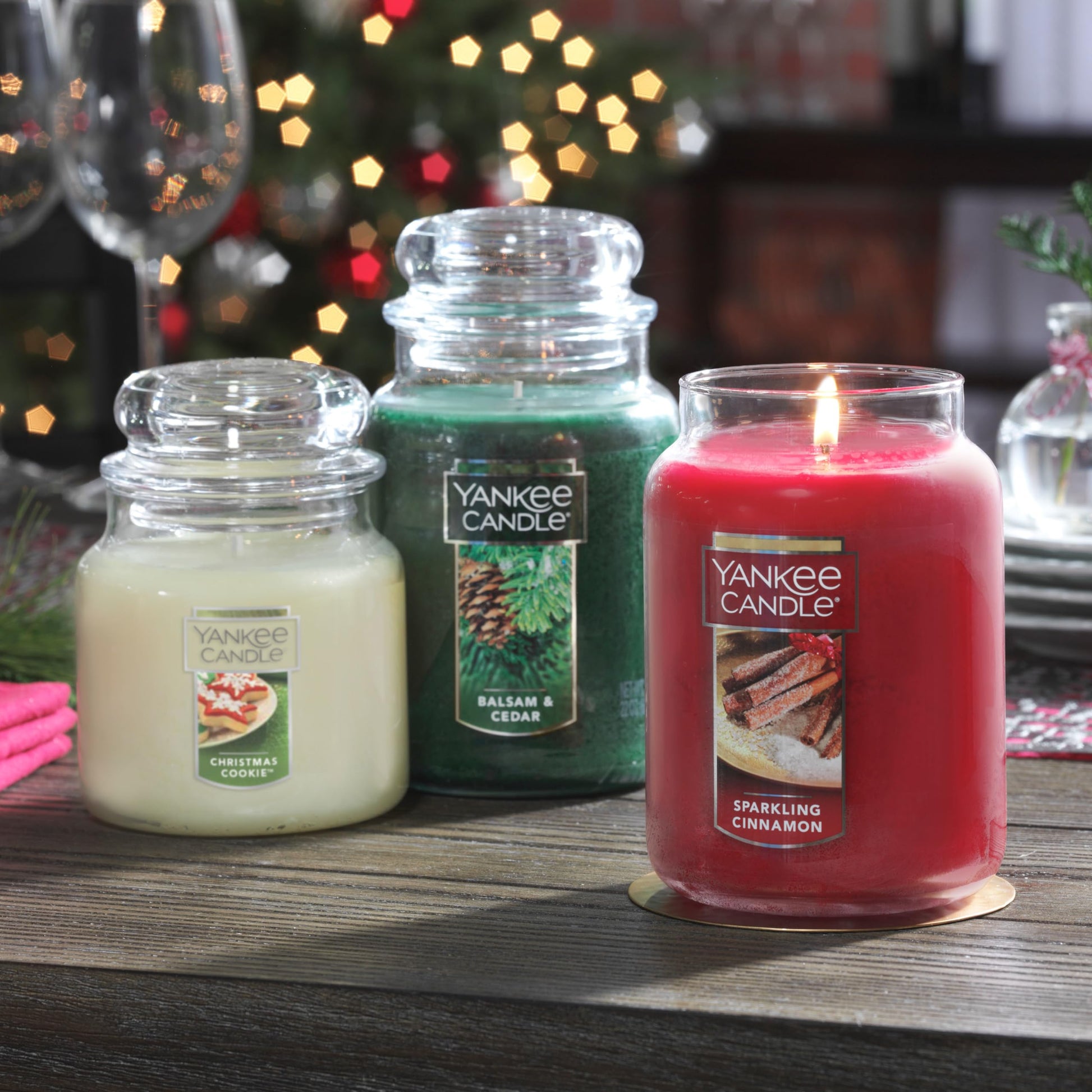 Yankee Candle Scented Candle, Sparkling Cinnamon, Original Large Jar Candle, 110-150 Hours of Burn Time, 22 oz. Yankee Candle