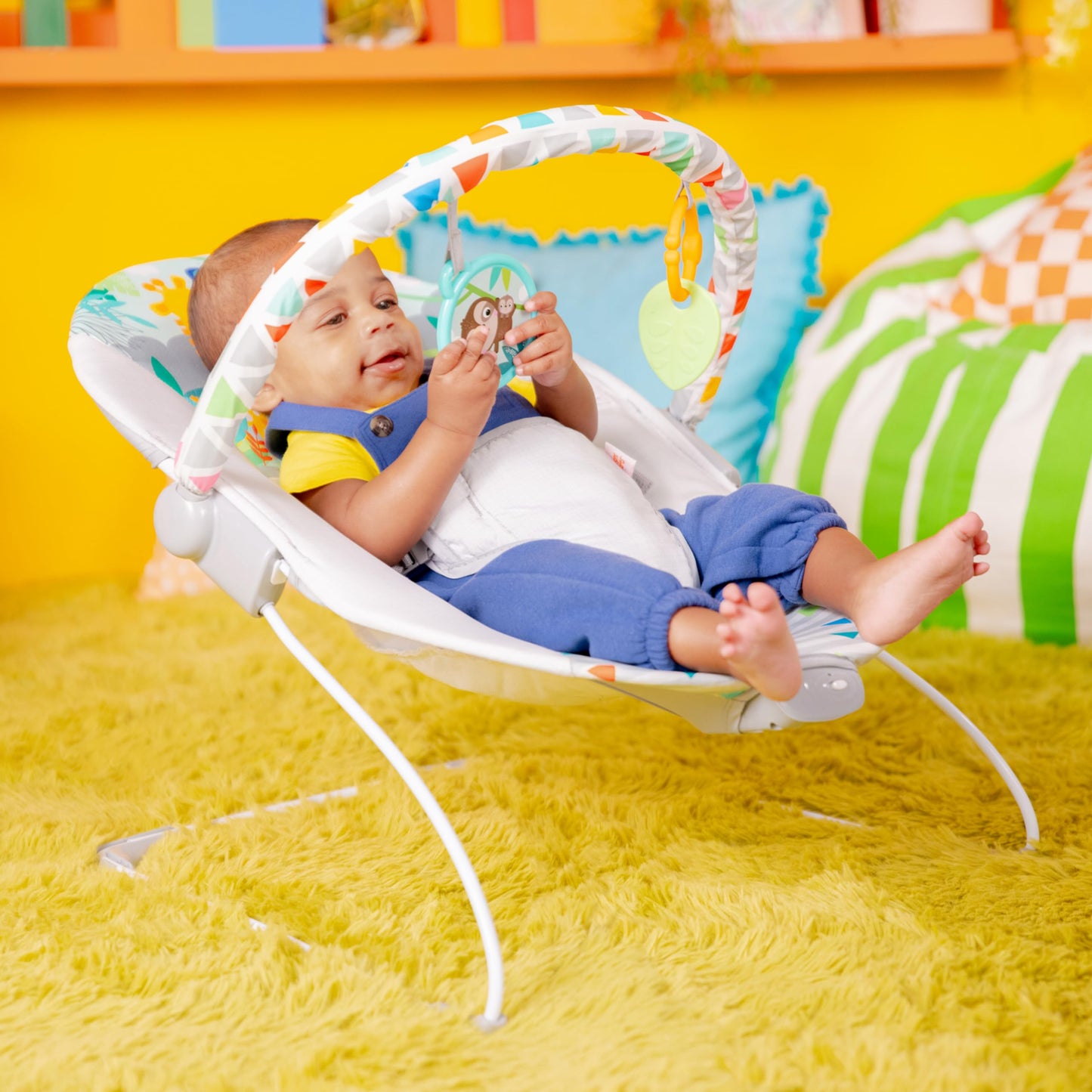 Bright Starts Baby Bouncer Soothing Vibrations Infant Seat - Removable Toy Bar, Nonslip Feet, 0-6 Months Up to 20 lbs (Safari Fun) Bright Starts