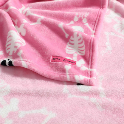 Betsey Johnson - Couverture, plaid ultra-doux pour canapé ou lit, literie extra-large au velouté audacieux, décoration d'Halloween (Yoga Skeleton Pink, 127 cm x 178 cm)