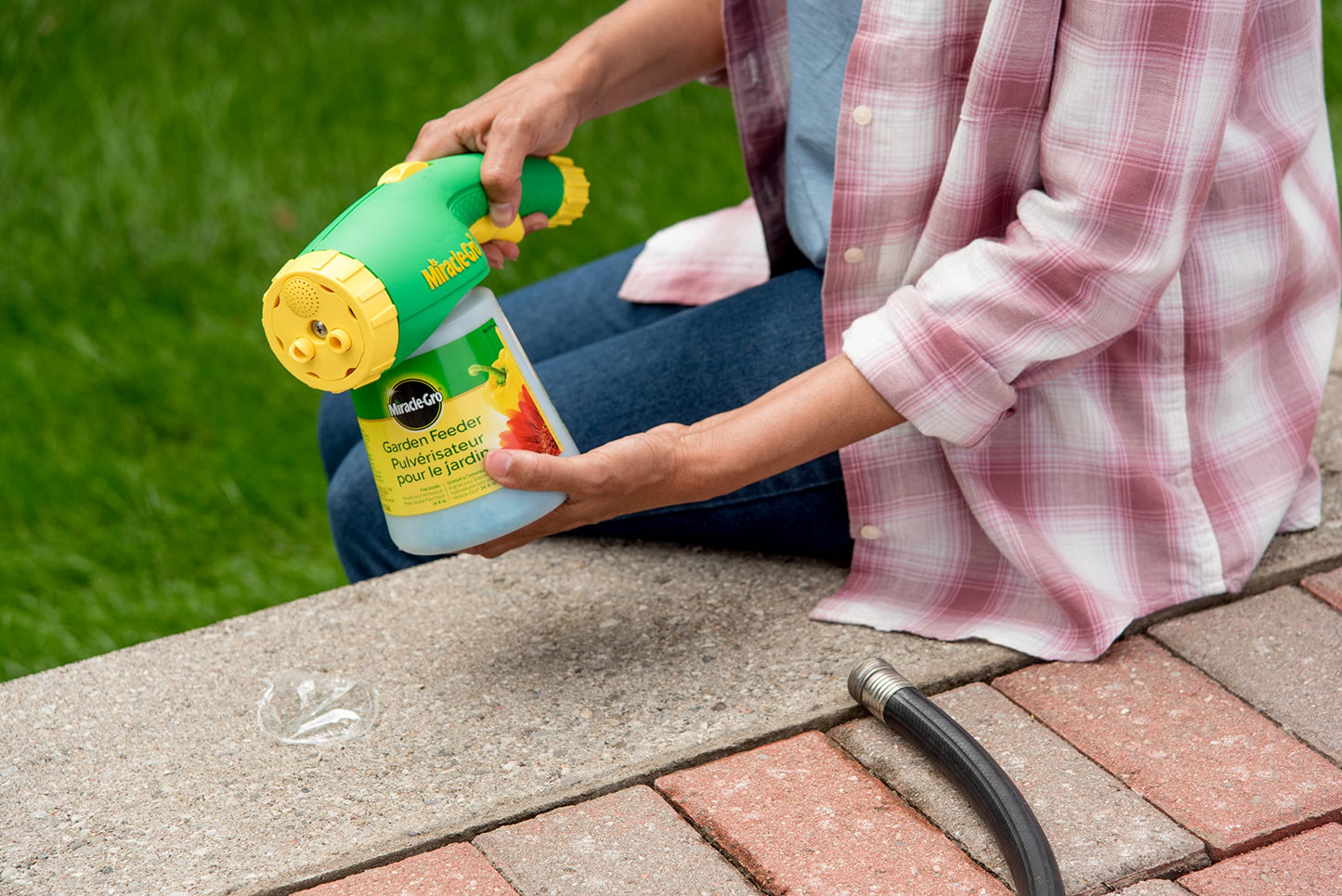 Miracle-Gro Garden Feeder Hose Attachment | Plant Food Sprayer | Easy One-Handed Hose End Fertilizer Dispenser for Outdoor Plants