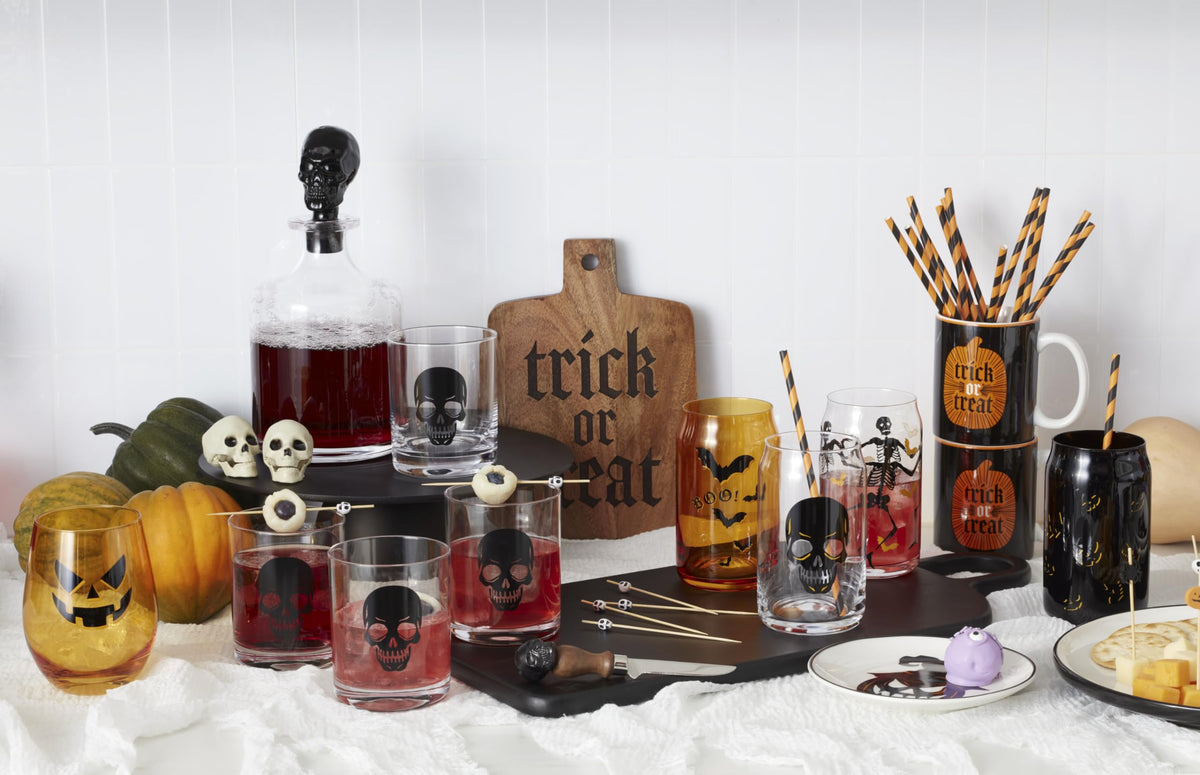 Oneida Serveware, Trick-or-Treat Cheese Board, Made of Acacia Wood, Cheese Server, Halloween Decor Indoor, Perfect for Halloween Party, Fall Decor for Home, Hand Wash Only (1 Piece, 9.6 x 6.8-inch)
