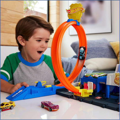Hot Wheels Toy Car Track Set, Super Police Station Playset with 1:64 Scale Die-Cast Vehicle, Adjustable Loop for Multiple Ways to Race & Stunt Hot Wheels