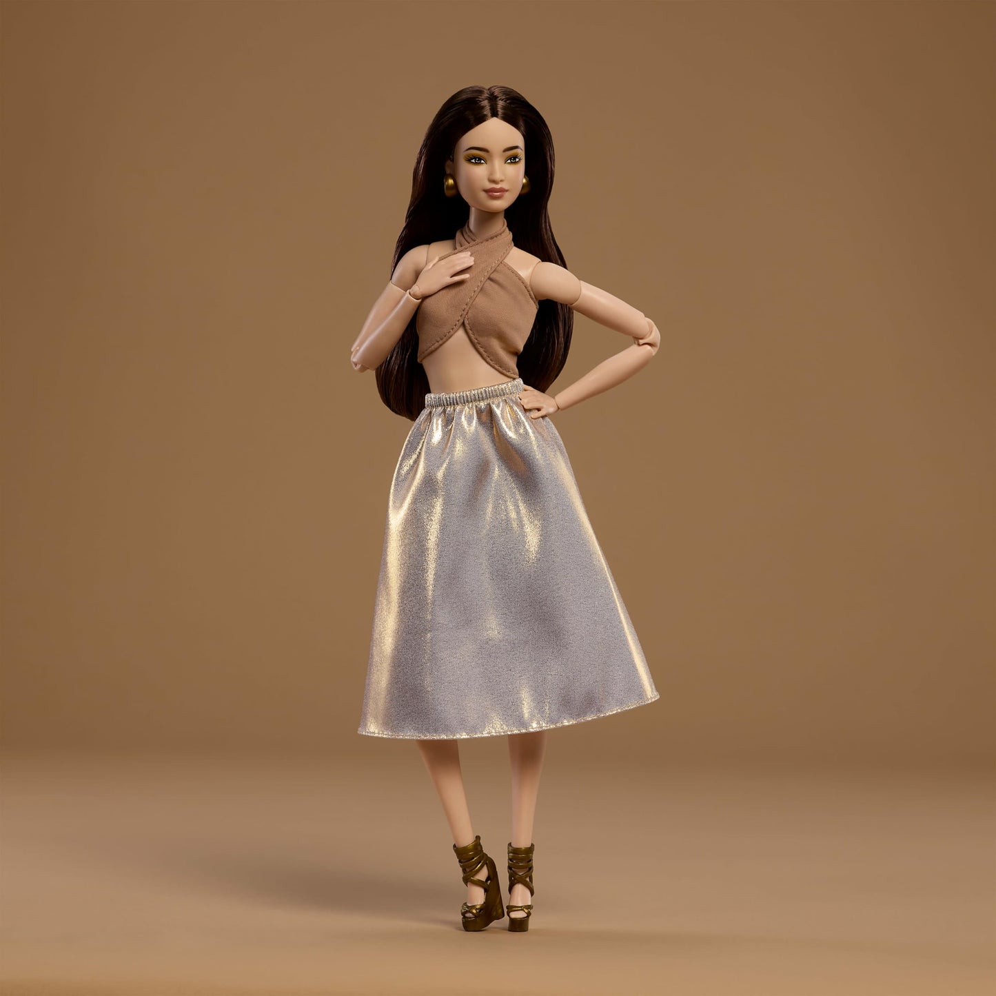 Mattel Barbie Basics Model Collector Fashion Doll 06 with Brunette Hair, Shimmery Golden Skirt & Halter, Universal-fit Fashions, Posable Body 🍁 All In One Marketplace Canada