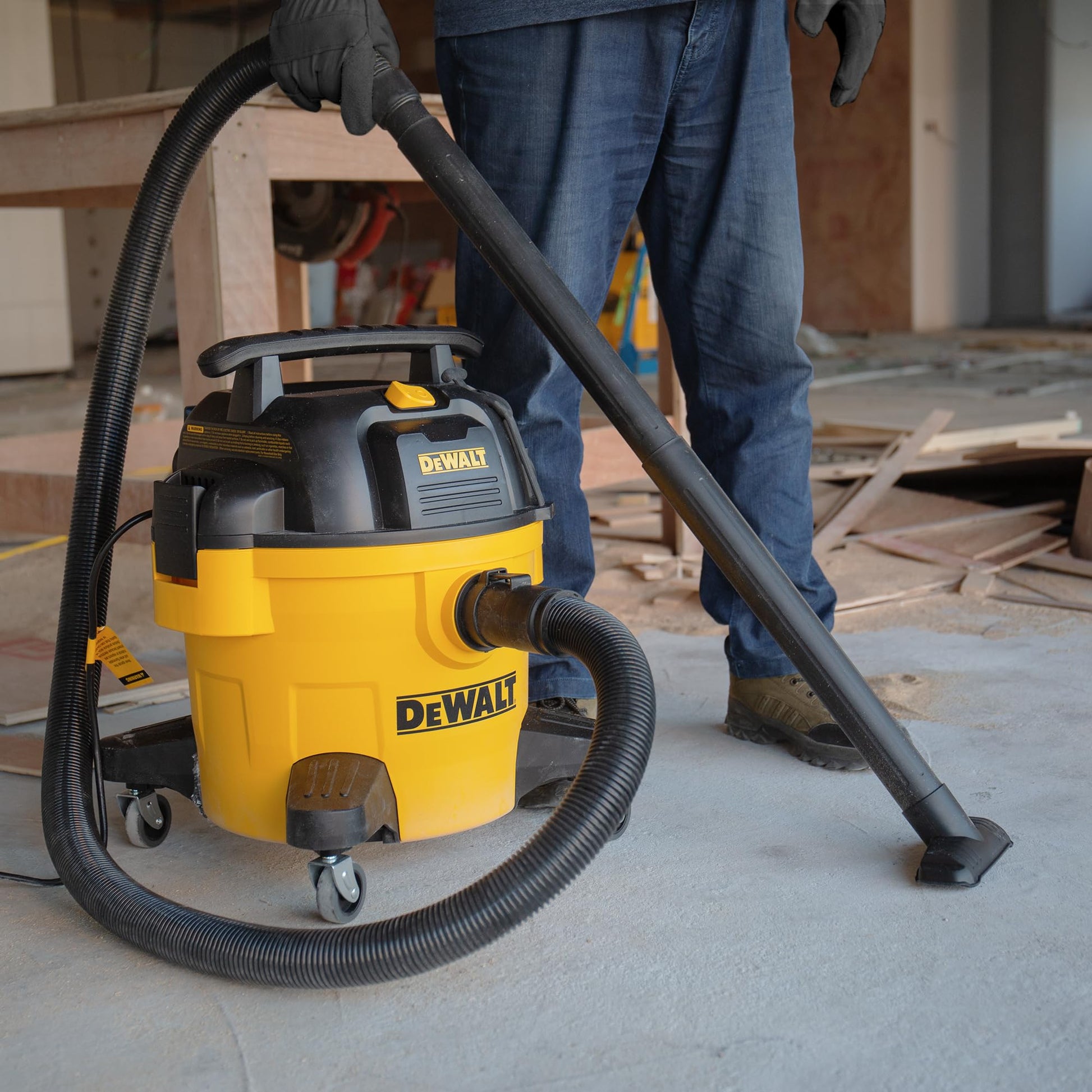 DEWALT DXV06P 4 Peak HP Shop Vacuums, 6 Gallon Poly Wet/Dry Vac, Heavy-Duty Shop Vacuum with Blower Function Yellow+Black DEWALT