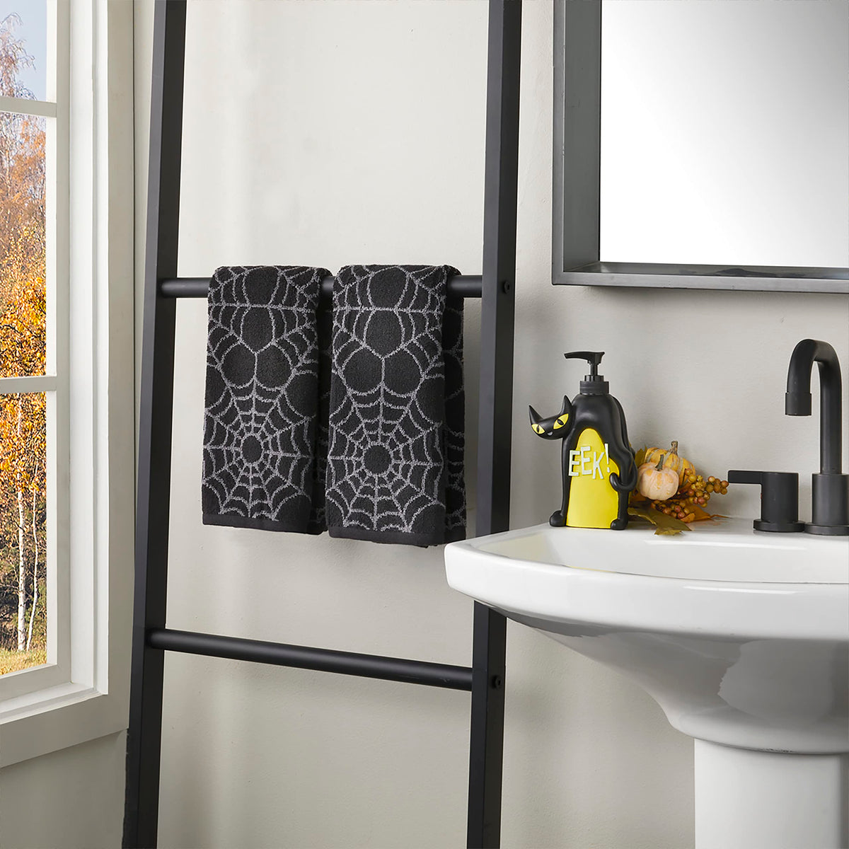 SKL Home Ensemble de 2 serviettes à main Halloween, motif toile d'araignée, 100 % coton jacquard, réversibles, douces et absorbantes, décoratives pour salle de bain/cuisine/bar et cadeau, noir