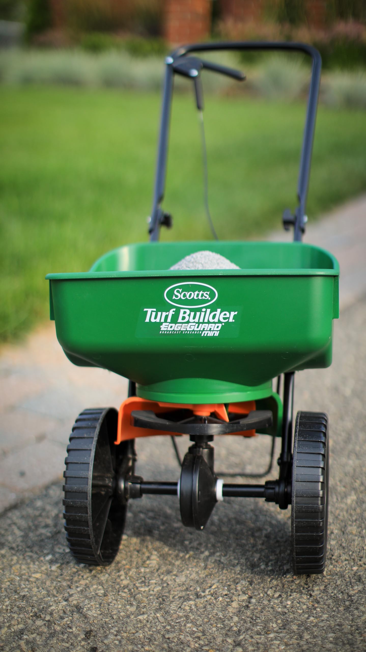 Scotts Turf Builder Pro Lawn Food 32-0-4 5.2kg (400m² Coverage), Lawn Fertilizer Scotts