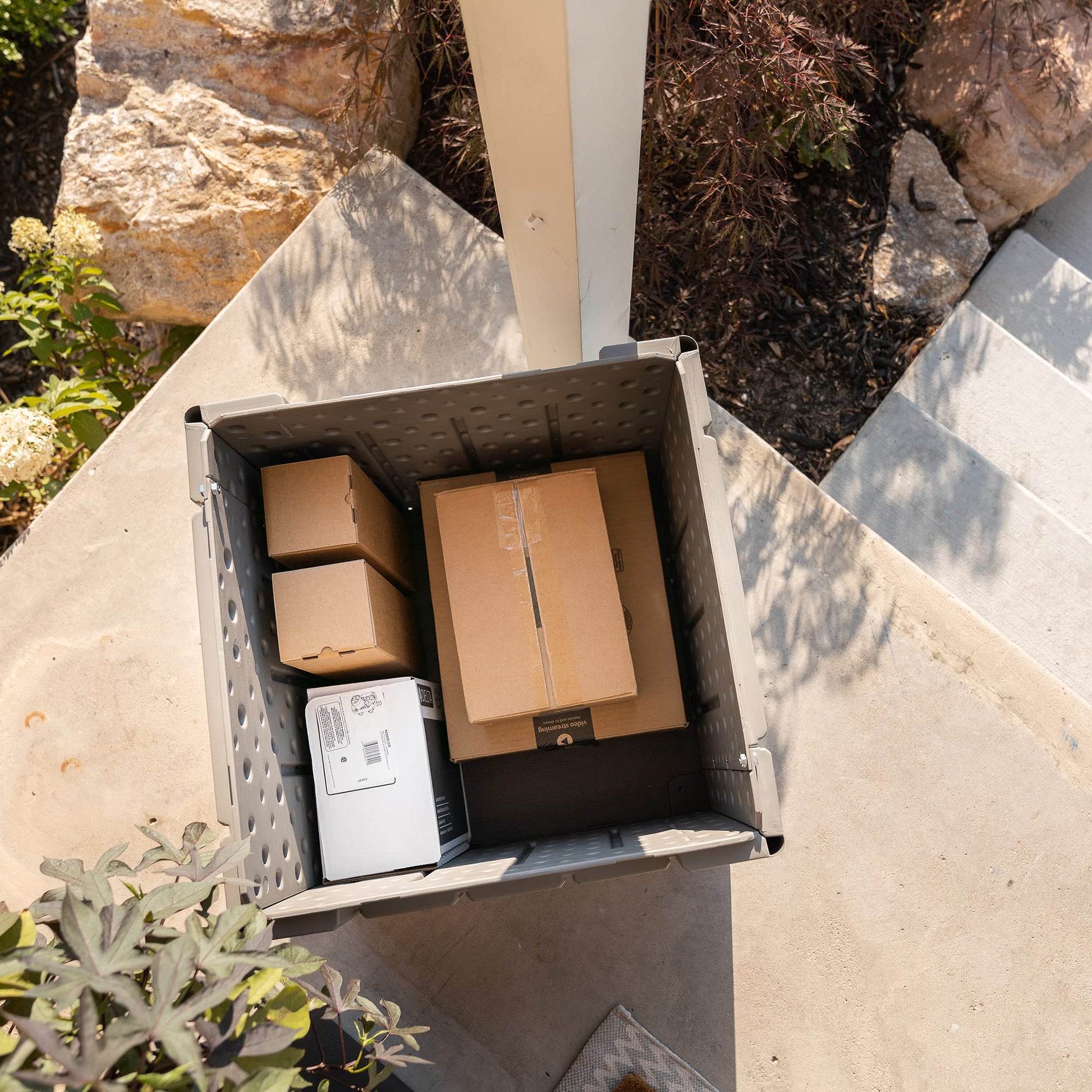 LIFETIME 25 Gallon Outdoor Storage Cube, Deckbox, Brown lid, Storage Box for Gardening Tools, Pool Supplies, Patio Furniture & More LIFETIME