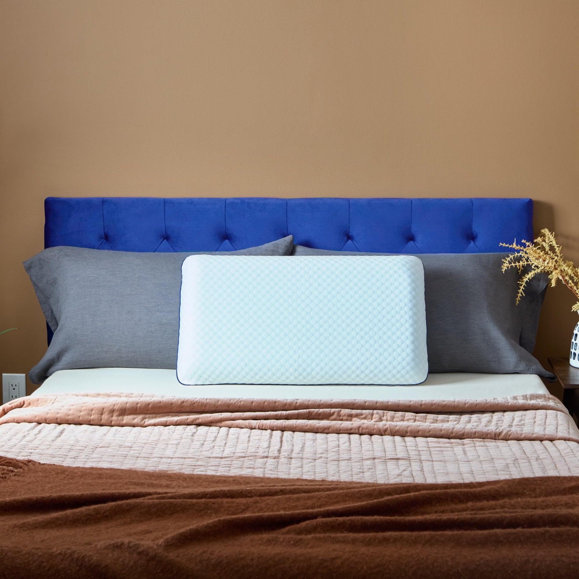 WEEKENDER Ventilated Gel Memory Foam Pillow - Washable Cover - Queen Size(Pack of 1), White WEEKENDER