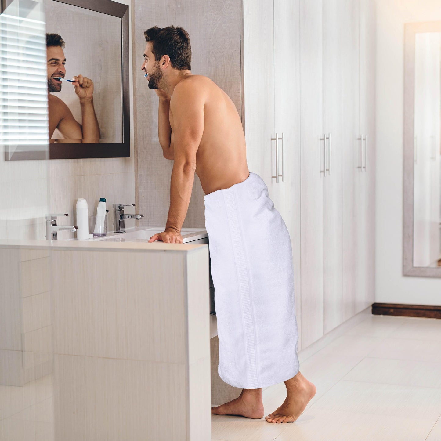 Utopia Towels Luxurious Jumbo Bath Sheet, 35 by 70 Inches, 600 GSM 100% Ring Spun Cotton, Highly Absorbent and Quick Dry Extra Large Bath Towel, Super Soft, White, 2 Pack