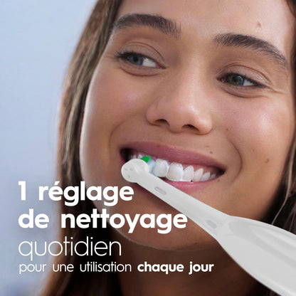Oral B Pro Clean Battery Toothbrush, Deep Clean - White, 1 Toothbrush, 1 Brush Head, Built-in Timer and batteries included