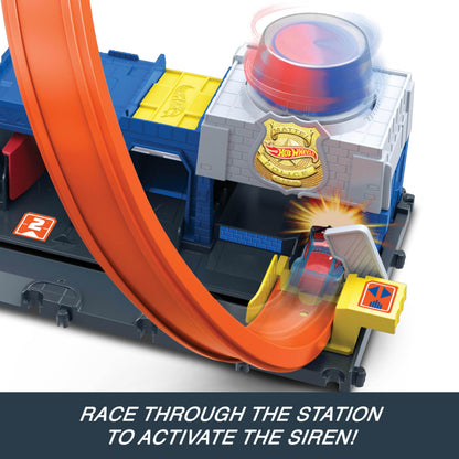 Hot Wheels Toy Car Track Set, Super Police Station Playset with 1:64 Scale Die-Cast Vehicle, Adjustable Loop for Multiple Ways to Race & Stunt Hot Wheels