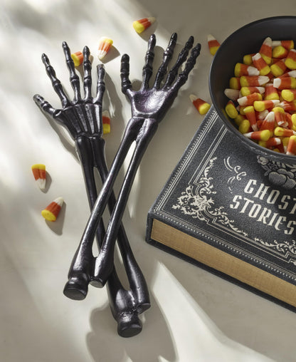 Ensemble de couverts Oneida, service à salade 2 pièces Vintro Halloween squelette noir satiné, ensemble d'ustensiles de cuisine en aluminium, pinces, noir, décoration d'Halloween pour l'intérieur, service à salade (2 pièces, 12 pouces)