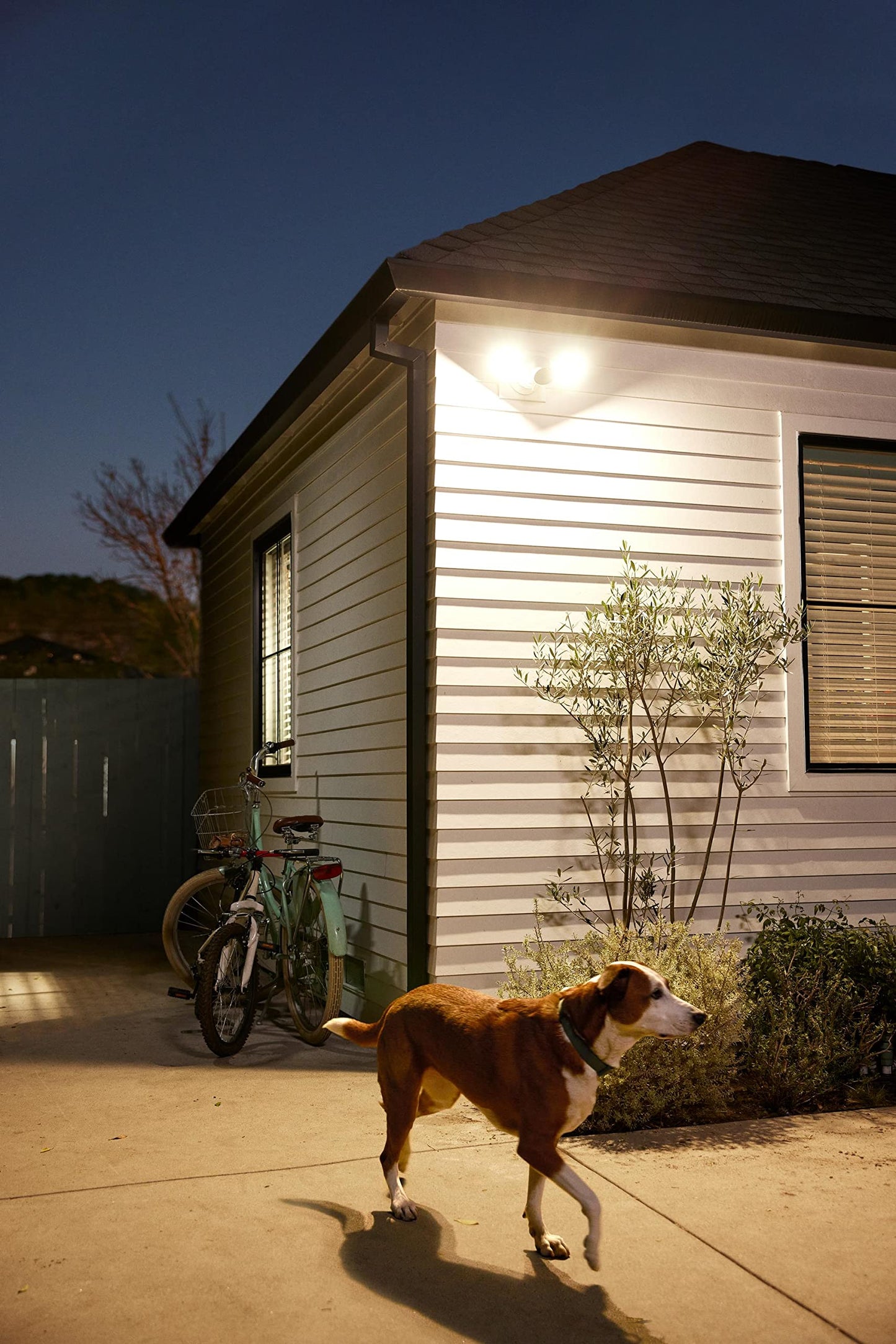 Google Nest Cam with Floodlight - Outdoor, Wired - Snow - 1-Pack