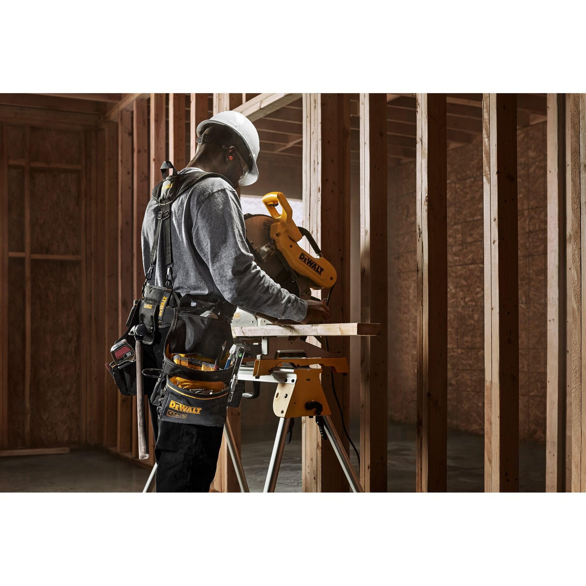 DEWALT Tool Rig Professional Tool Belt with Padded Suspenders, 25 Pockets, Durable Design, Adjustable (DWST540602) DEWALT